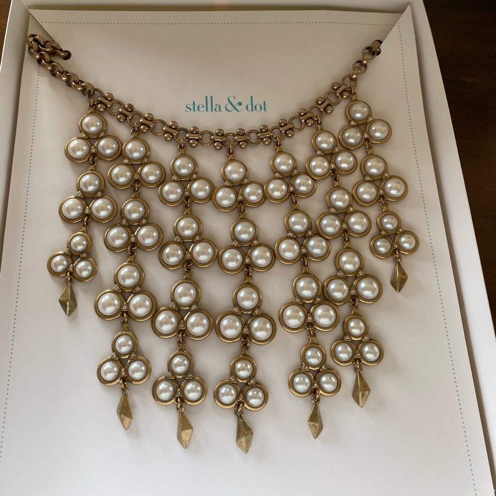 Stella & Dot Daliah bib necklace